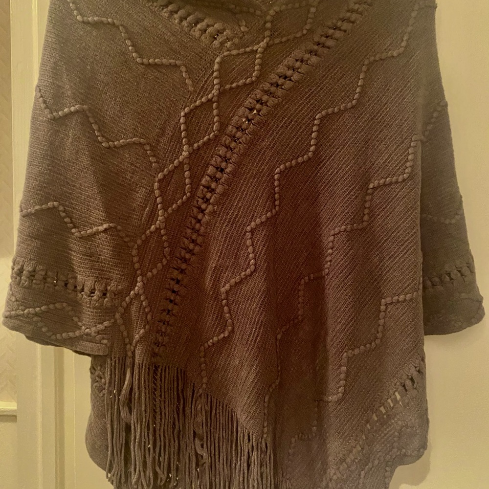 Fun Poncho! Brand new green poncho, one size, w tags
$12